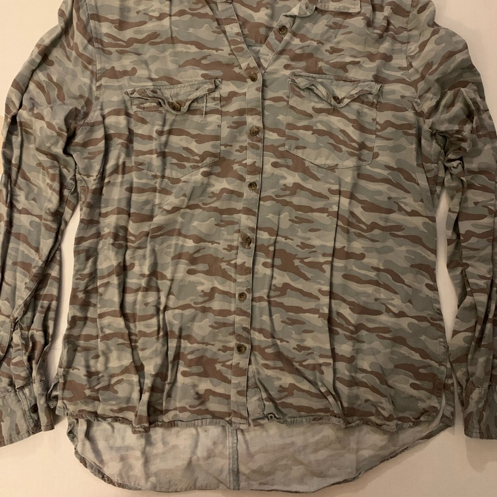 ✨MOVING SALE✨ Camo button down shirt